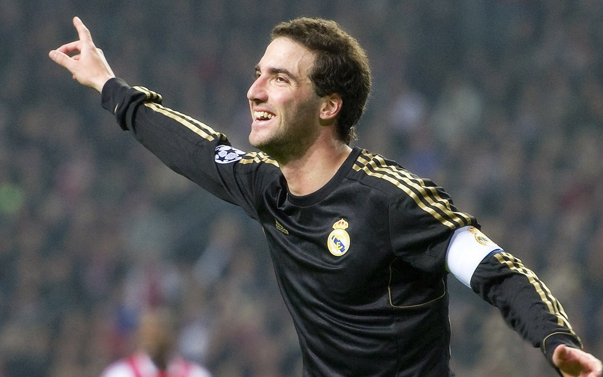 巴萨关键战突围塞维利亚,萨内成为关键先生