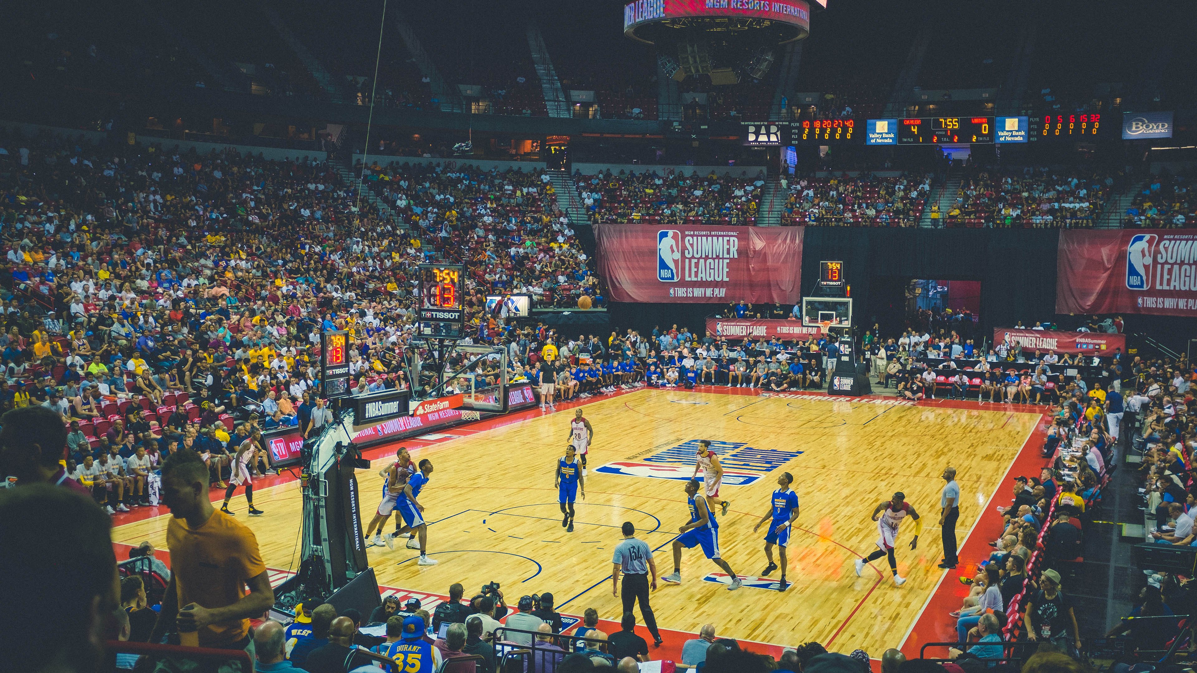 孙兴慜打出生涯之夜，里昂压制利物浦，当东方利刃刺穿红色王朝